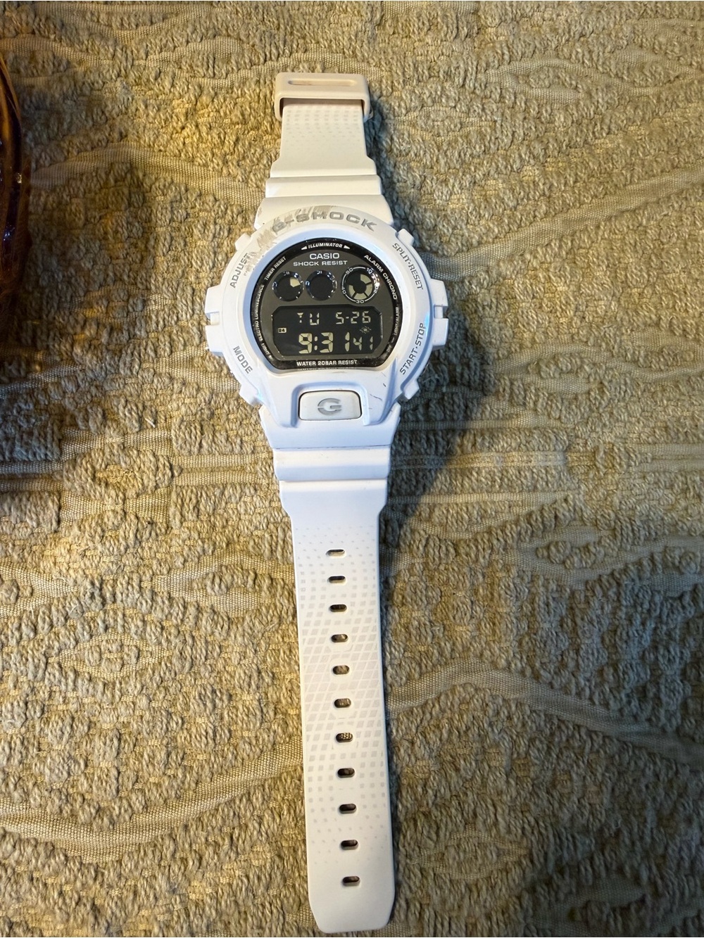Authentic Casio White Digital G-Shock Resin Sports Watch - Picture 3 of 5